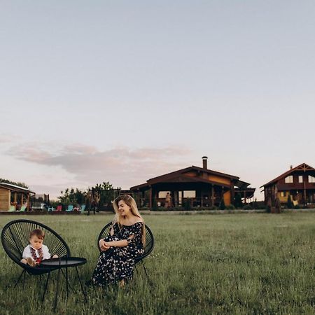 Vila Хомене Rzhyshchiv Exteriér fotografie