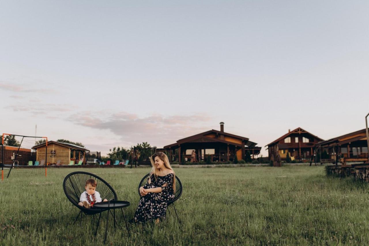 Vila Хомене Rzhyshchiv Exteriér fotografie