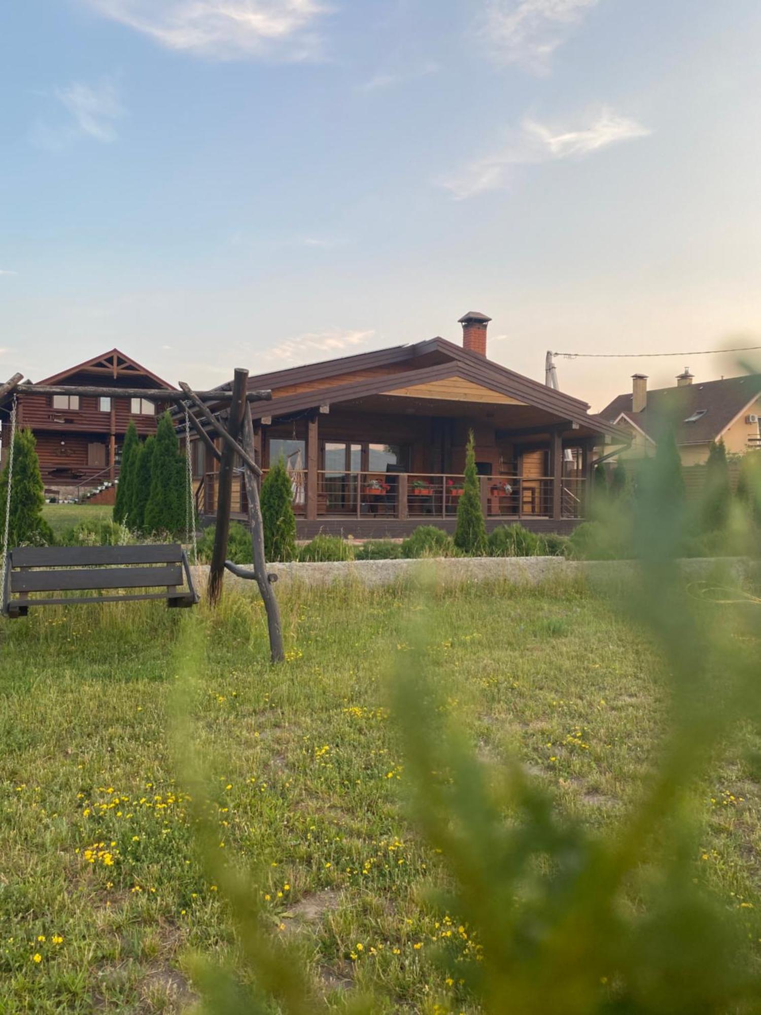 Vila Хомене Rzhyshchiv Exteriér fotografie
